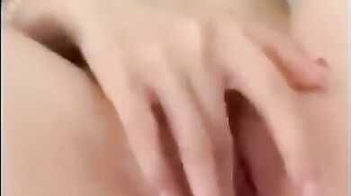 delicia da Tailândia se masturbando gostoso