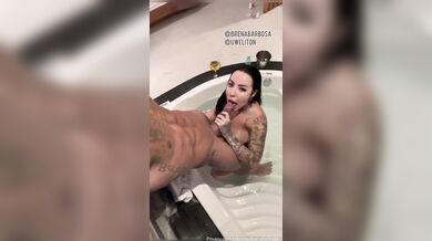 Brena barbosa boquete na jacuzzi