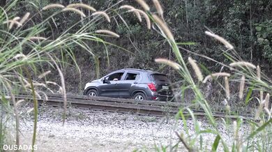 Amanda Borges went down to pee and fucked a man in the woods