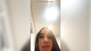 Magrinha brasileira adora sentar pelada na rola