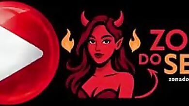 Novinha do tiktok enfiando consolo no cuzinho