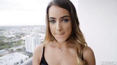 Comendo duas putas muito safada e gozando na cara