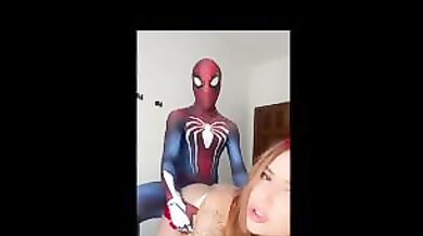 Isadora Dando Para Homem Aranha