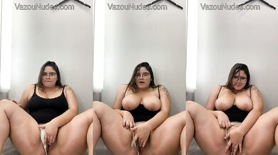 Samille Martins Batendo uma Siririca