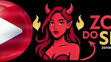 Vazou Novinha Lali Robertson se Exibindo Pelada na Praia